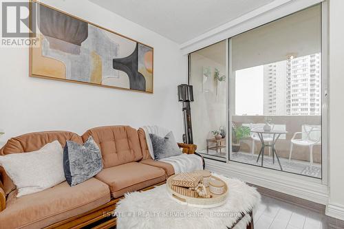 802 - 3590 Kaneff Crescent, Mississauga, ON - Indoor Photo Showing Living Room