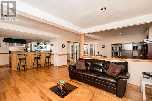 5406 Kinglet Avenue, Mississauga, ON - Indoor Photo Showing Living Room