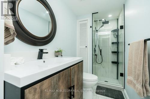 5406 Kinglet Avenue, Mississauga, ON - Indoor Photo Showing Bathroom