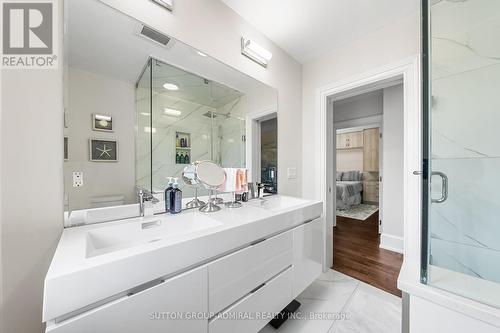 16 Benway Drive, Toronto, ON - Indoor Photo Showing Bathroom