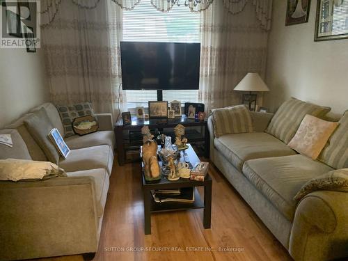 894 Ossington Avenue, Toronto (Dovercourt-Wallace Emerson-Junction), ON - Indoor Photo Showing Living Room