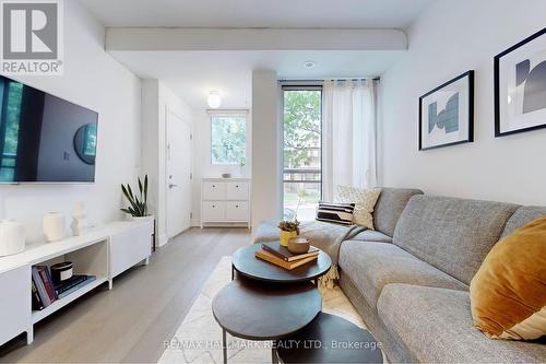 402 - 63 Ruskin Avenue, Toronto, ON - Indoor Photo Showing Living Room