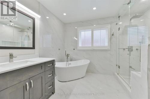 33 Hartford Trail, Brampton, ON - Indoor Photo Showing Bathroom