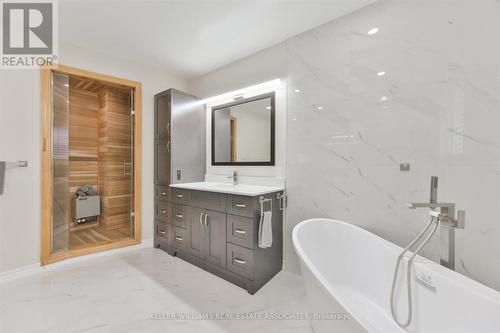 33 Hartford Trail, Brampton, ON - Indoor Photo Showing Bathroom