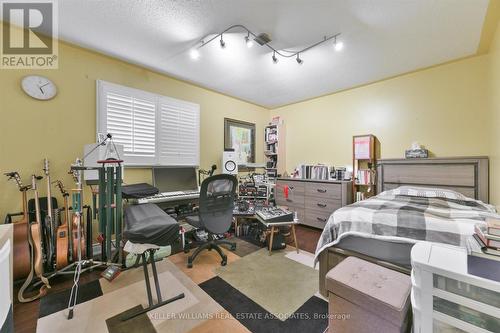 33 Hartford Trail, Brampton, ON - Indoor Photo Showing Bedroom