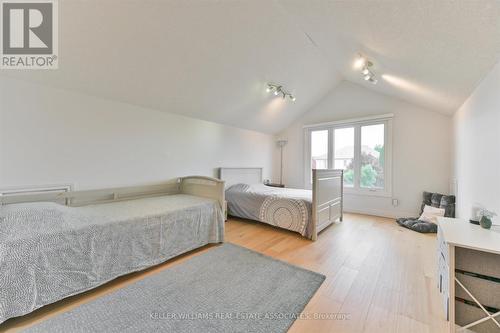 33 Hartford Trail, Brampton, ON - Indoor Photo Showing Bedroom
