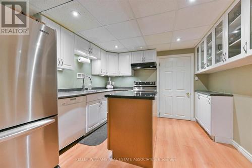 33 Hartford Trail, Brampton, ON - Indoor Photo Showing Kitchen