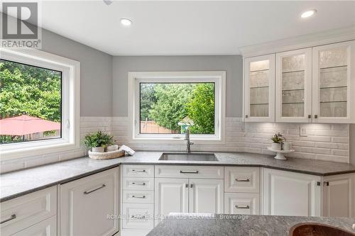 1297 Golden Meadow Trail, Oakville, ON - Indoor Photo Showing Kitchen