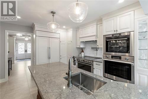 1297 Golden Meadow Trail, Oakville, ON - Indoor Photo Showing Kitchen With Upgraded Kitchen
