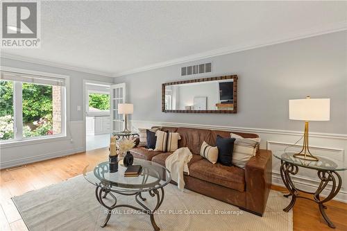 1297 Golden Meadow Trail, Oakville, ON - Indoor Photo Showing Living Room