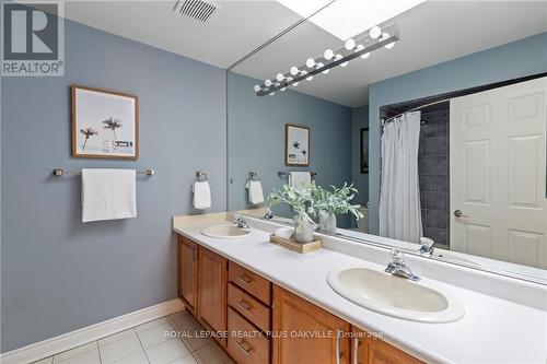 1297 Golden Meadow Trail, Oakville, ON - Indoor Photo Showing Bathroom