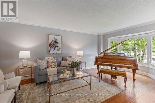 1297 Golden Meadow Trail, Oakville, ON - Indoor Photo Showing Living Room