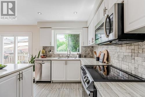 622 Claymeadow Avenue, Mississauga, ON - Indoor Photo Showing Kitchen With Double Sink