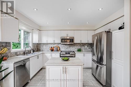 622 Claymeadow Avenue, Mississauga, ON - Indoor Photo Showing Kitchen With Double Sink With Upgraded Kitchen