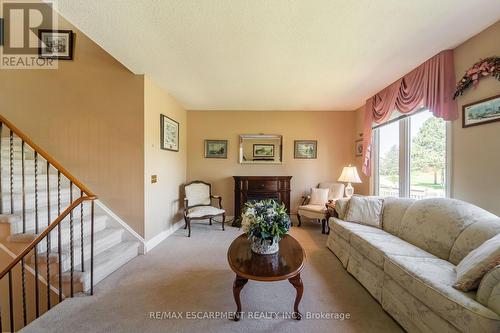 796 Thistle Down Court, Mississauga, ON - Indoor Photo Showing Living Room