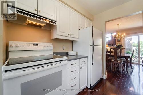 796 Thistle Down Court, Mississauga, ON - Indoor Photo Showing Kitchen