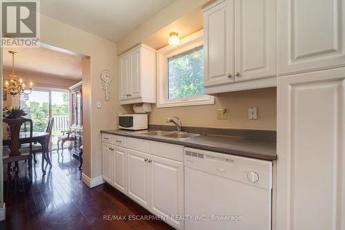 796 Thistle Down Court, Mississauga, ON - Indoor Photo Showing Kitchen With Double Sink