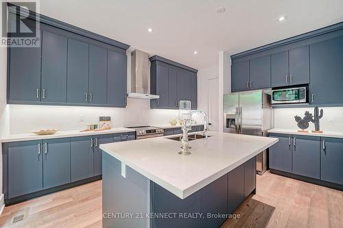 23 Blueking Crescent, Toronto, ON - Indoor Photo Showing Kitchen With Double Sink With Upgraded Kitchen