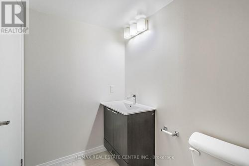 608 - 2152 Lawrence Avenue, Toronto, ON - Indoor Photo Showing Bathroom