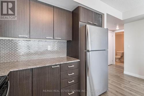 608 - 2152 Lawrence Avenue, Toronto, ON - Indoor Photo Showing Kitchen