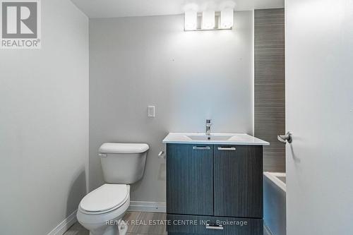 608 - 2152 Lawrence Avenue, Toronto, ON - Indoor Photo Showing Bathroom