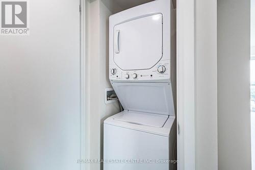 608 - 2152 Lawrence Avenue, Toronto, ON - Indoor Photo Showing Laundry Room