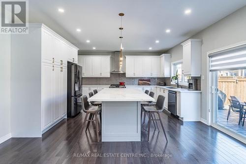 944 Larter Street, Innisfil, ON - Indoor Photo Showing Kitchen With Upgraded Kitchen
