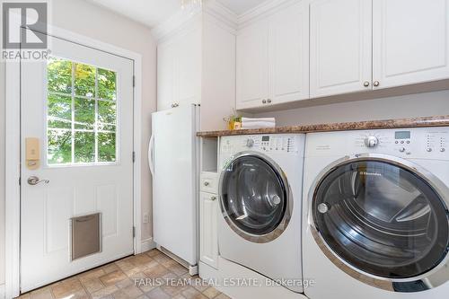 964 Corner Avenue, Innisfil, ON - Indoor Photo Showing Laundry Room