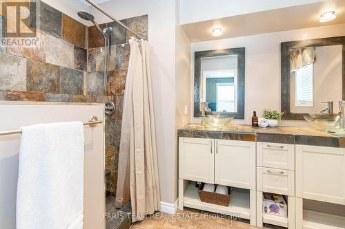964 Corner Avenue, Innisfil, ON - Indoor Photo Showing Bathroom