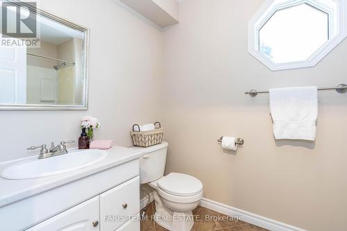 964 Corner Avenue, Innisfil, ON - Indoor Photo Showing Bathroom