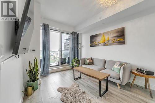 1111 - 9618 Yonge Street, Richmond Hill, ON - Indoor Photo Showing Living Room