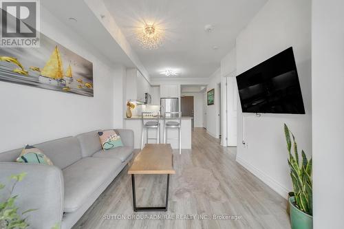 1111 - 9618 Yonge Street, Richmond Hill, ON - Indoor Photo Showing Living Room