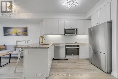 1111 - 9618 Yonge Street, Richmond Hill, ON - Indoor Photo Showing Kitchen With Stainless Steel Kitchen With Upgraded Kitchen