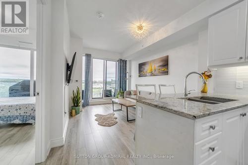 1111 - 9618 Yonge Street, Richmond Hill, ON - Indoor Photo Showing Kitchen