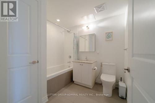 1111 - 9618 Yonge Street, Richmond Hill, ON - Indoor Photo Showing Bathroom