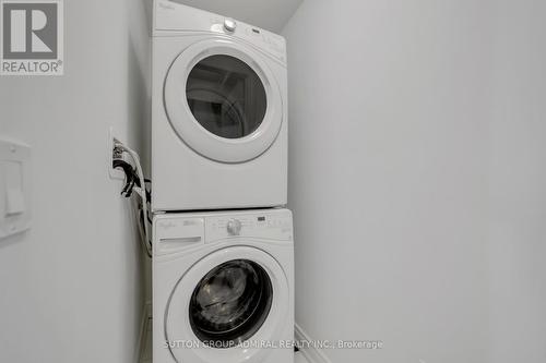 1111 - 9618 Yonge Street, Richmond Hill, ON - Indoor Photo Showing Laundry Room