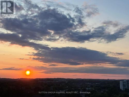 1111 - 9618 Yonge Street, Richmond Hill, ON - Outdoor With View