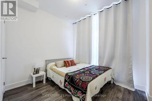 9 - 8 Sayers Lane, Richmond Hill, ON - Indoor Photo Showing Bedroom