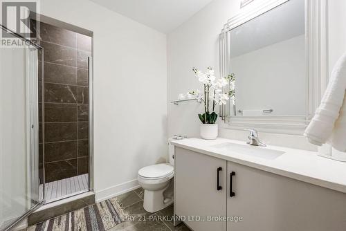 9 - 8 Sayers Lane, Richmond Hill, ON - Indoor Photo Showing Bathroom