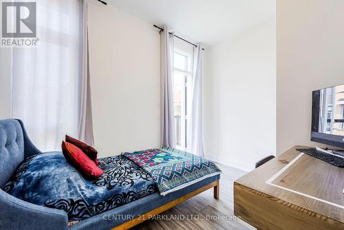 9 - 8 Sayers Lane, Richmond Hill, ON - Indoor Photo Showing Bedroom