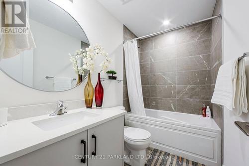 9 - 8 Sayers Lane, Richmond Hill, ON - Indoor Photo Showing Bathroom