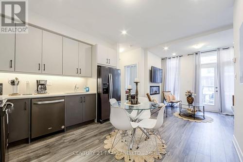 9 - 8 Sayers Lane, Richmond Hill, ON - Indoor Photo Showing Kitchen