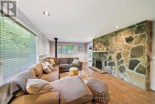 623 Varney Road, Georgina (Historic Lakeshore Communities), ON - Indoor Photo Showing Living Room With Fireplace