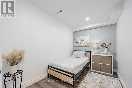 53 Priscilla'S Place, Barrie, ON - Indoor Photo Showing Bedroom