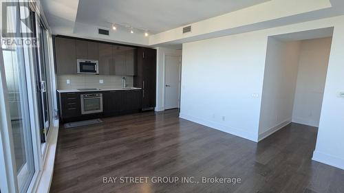 3609 - 403 Church Street, Toronto, ON - Indoor Photo Showing Kitchen