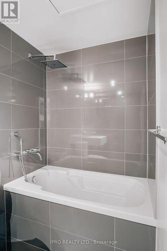 560 King Street W, Toronto, ON - Indoor Photo Showing Bathroom