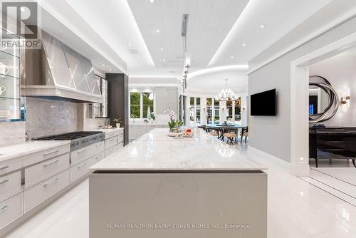 88 Forest Hts Boulevard, Toronto (St. Andrew-Windfields), ON - Indoor Photo Showing Kitchen With Upgraded Kitchen