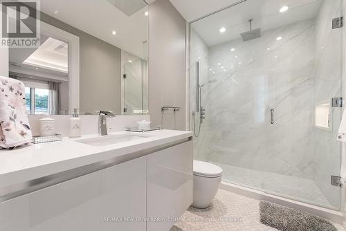 88 Forest Hts Boulevard, Toronto, ON - Indoor Photo Showing Bathroom