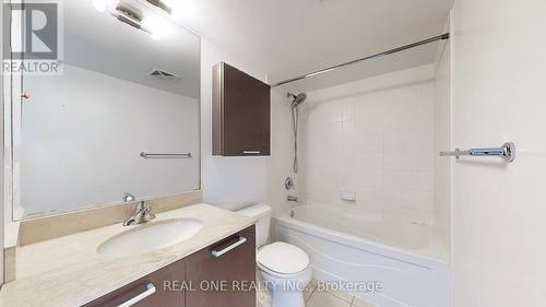 907 - 38 Grenville Street, Toronto, ON - Indoor Photo Showing Bathroom