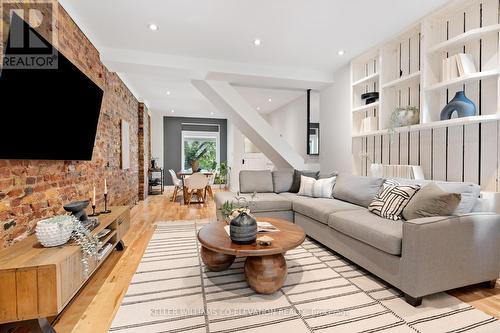 930 Manning Avenue, Toronto, ON - Indoor Photo Showing Living Room